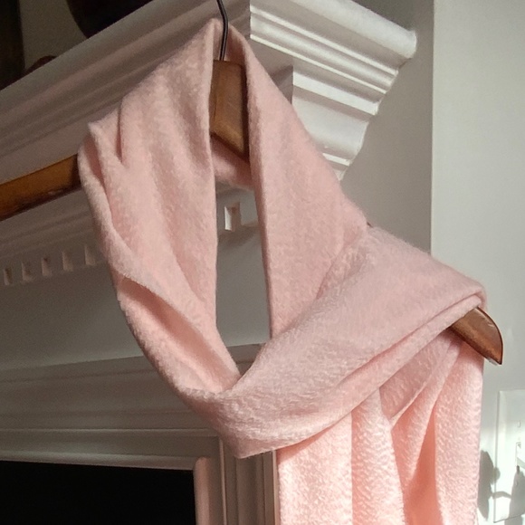 SET OF NORDSTROM RACK 100% CASHMERE Scarf and Hat In PINK CHINTZ OS NWT STUNNING - Picture 6 of 16